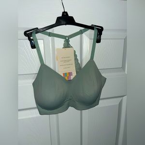 True & Co V Neck Racerback with Soft Lace (color mint green) size L